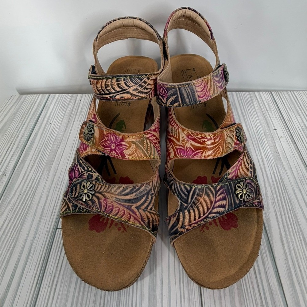 L'Artiste Bonvoyage Sandals Floral Embossed Leather Women's Size 39/8 US - Picture 4 of 10